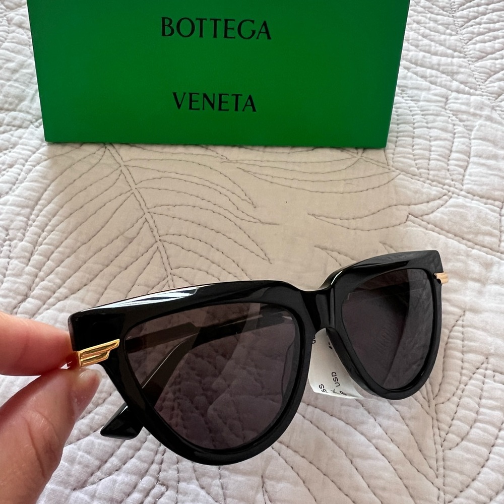 Bottega Veneta Cat Eye Sunglasses Black/Gold